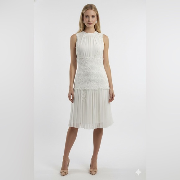 Oscar de la Renta off white dress with mixture of crinkled chiffon/lace/…
